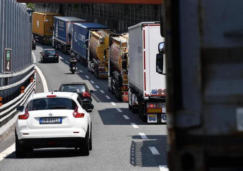 Il traforo del Monte Bianco sperimenta la connessione tra tir