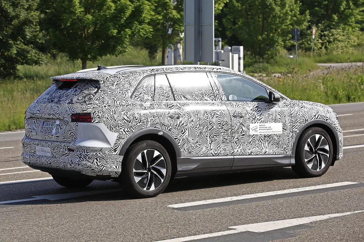 Audi, in arrivo un altro SUV elettrico? Ecco le foto spia (8)
