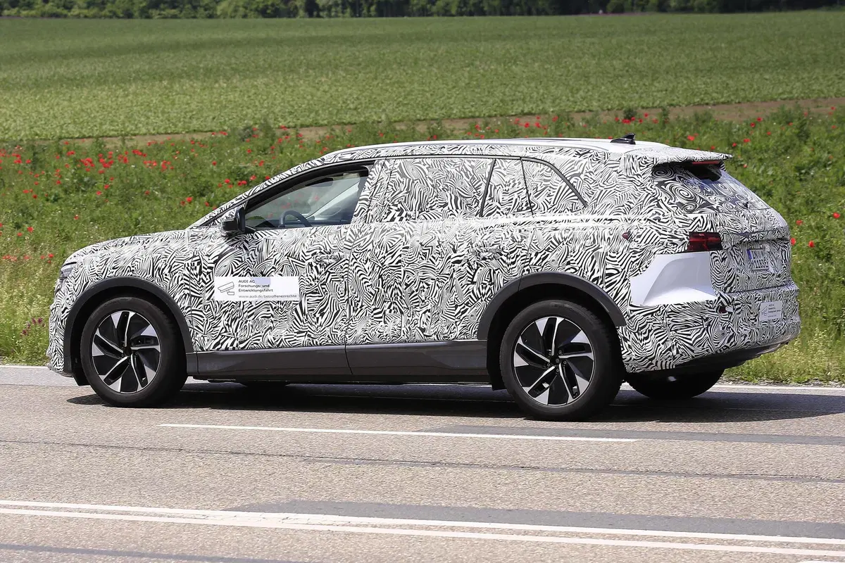 Audi, in arrivo un altro SUV elettrico? Ecco le foto spia (13)