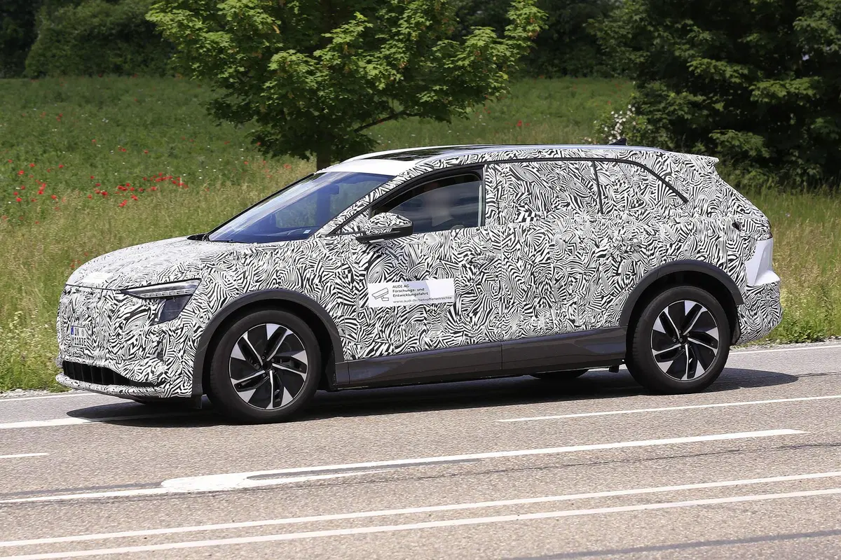Audi, in arrivo un altro SUV elettrico? Ecco le foto spia (12)