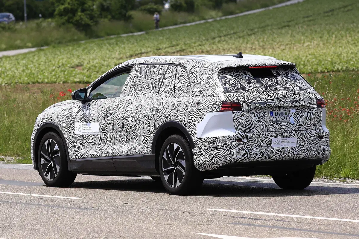 Audi, in arrivo un altro SUV elettrico? Ecco le foto spia (14)