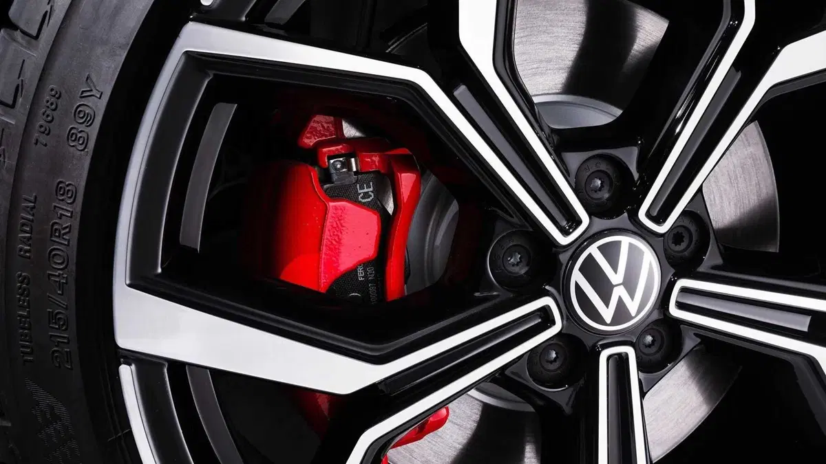 Arriva la nuova Volkswagen GTI, Polo: costa 26.100 € ma tocca i 240 Km/h (4)