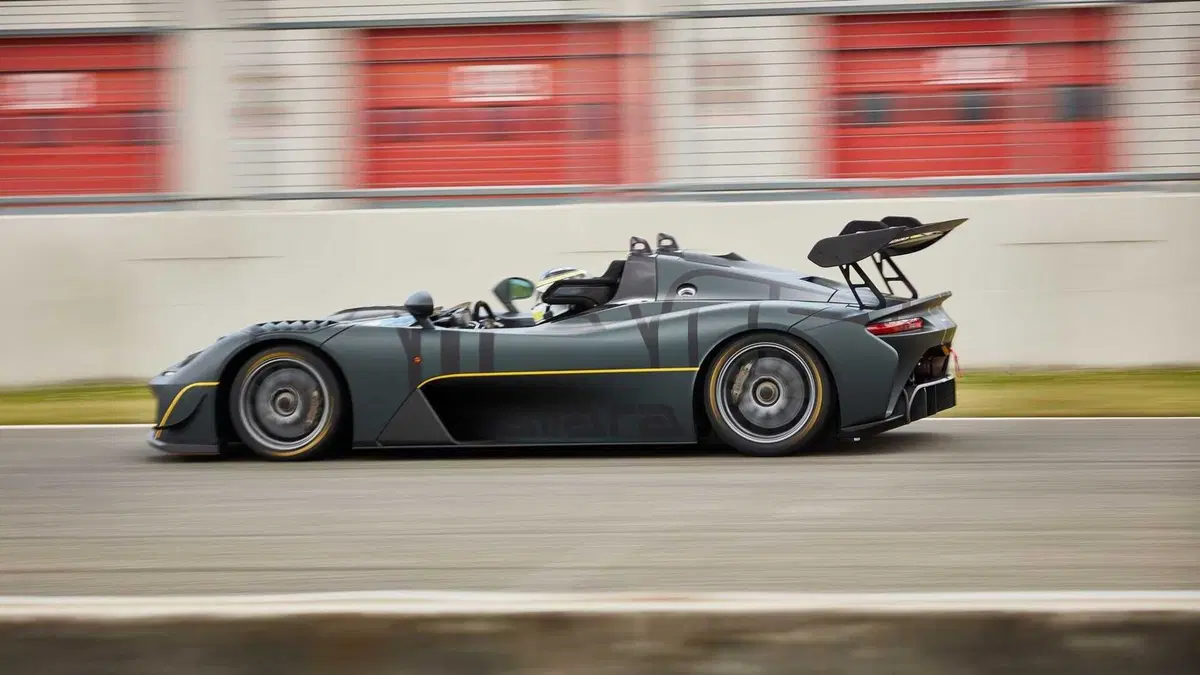Dallara EXP, la Stradale si trasforma in una belva da pista (6)