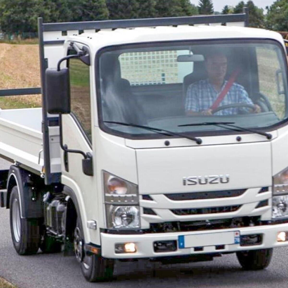 Isuzu M21