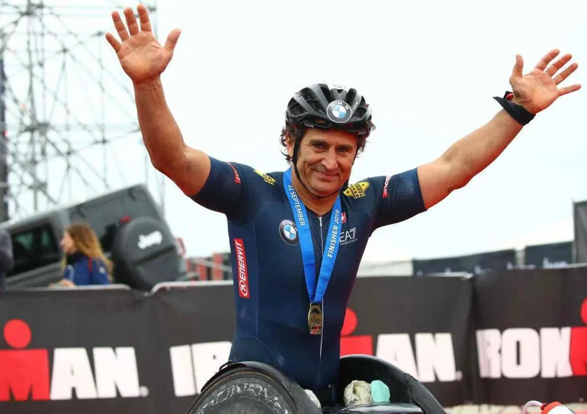 Alex Zanardi, la moglie: "Comunica, ma non parla ancora"