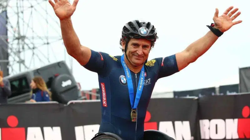 Alex Zanardi, la moglie: "Comunica, ma non parla ancora"