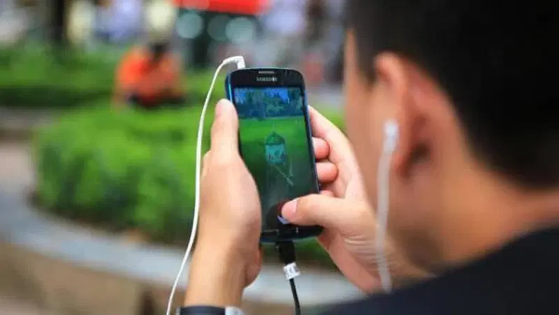 Ravenna, si appostava in auto vicino alle aziende: era in cerca di Pok&eacute;mon
