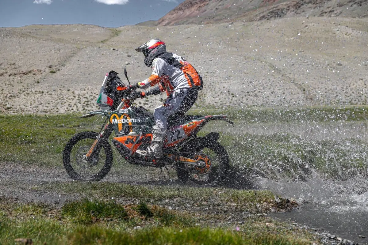 Silk Way Rally Report. Sanders, GasGas, e Chicherit, CR6 (6)