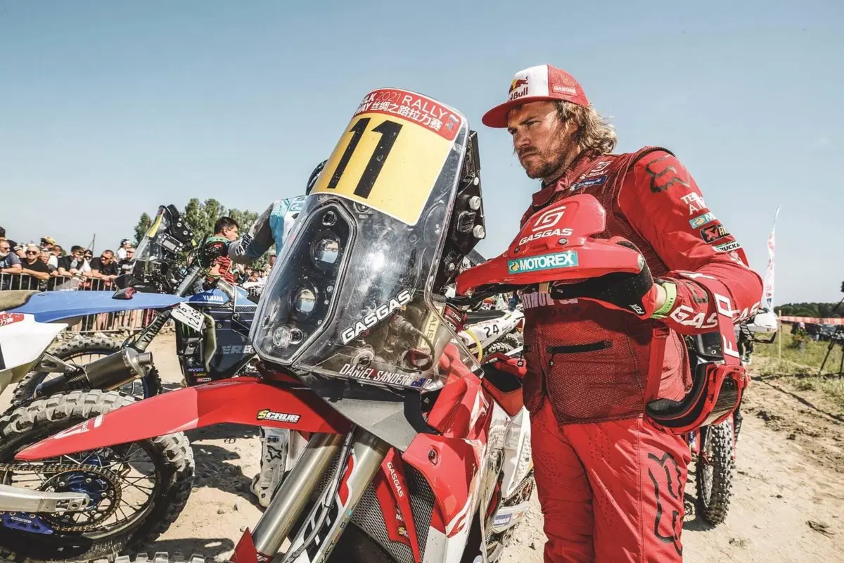 Silk Way Rally Report. Sanders, GasGas, e Chicherit, CR6 (7)