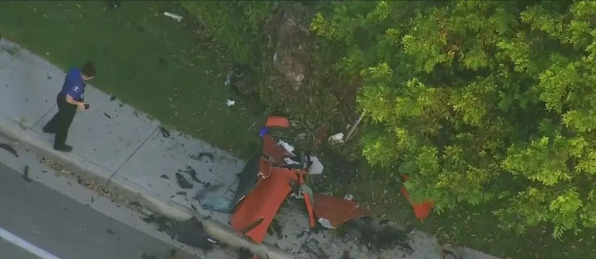 Incredibile incidente mortale in California: Corvette finisce in piscina a 240 km/h [3 persone a bordo] (4)