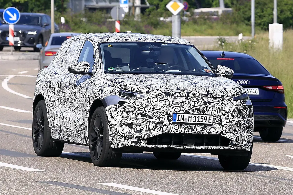 Audi Q6 e-tron, le foto spia (3)