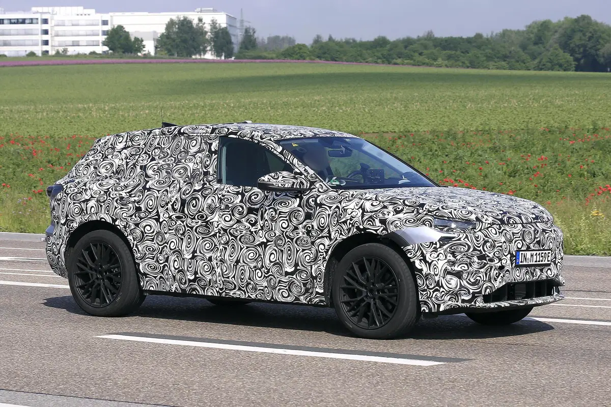 Audi Q6 e-tron, le foto spia (6)