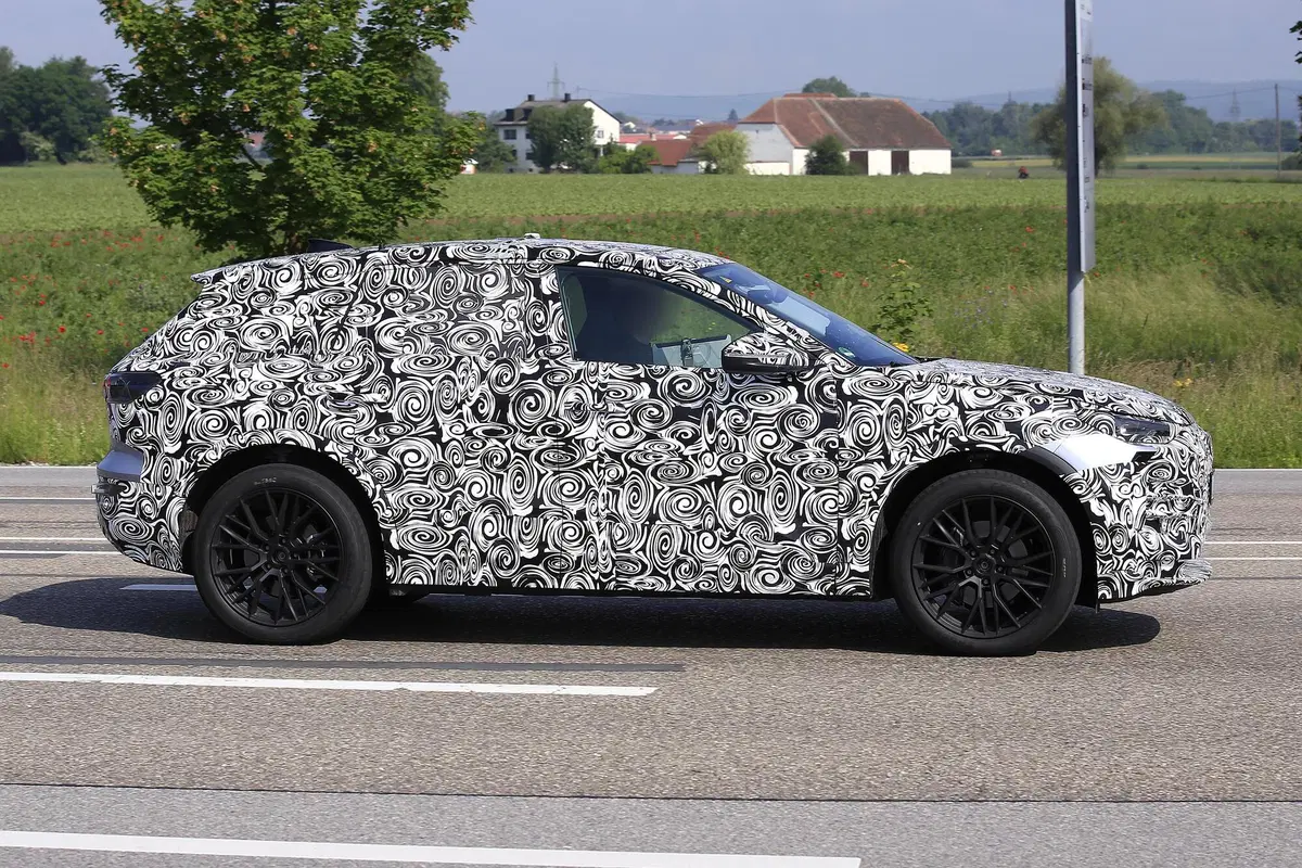 Audi Q6 e-tron, le foto spia (7)