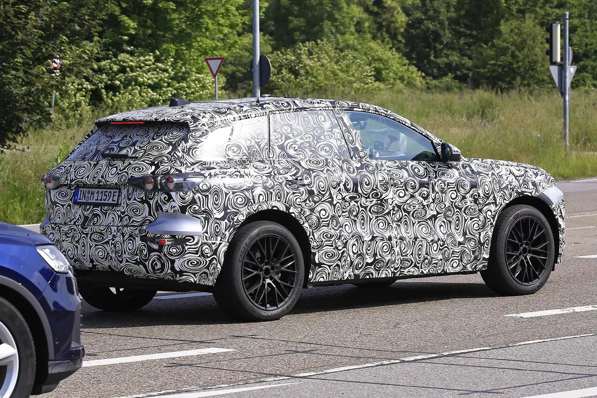 Audi Q6 e-tron, le foto spia (9)