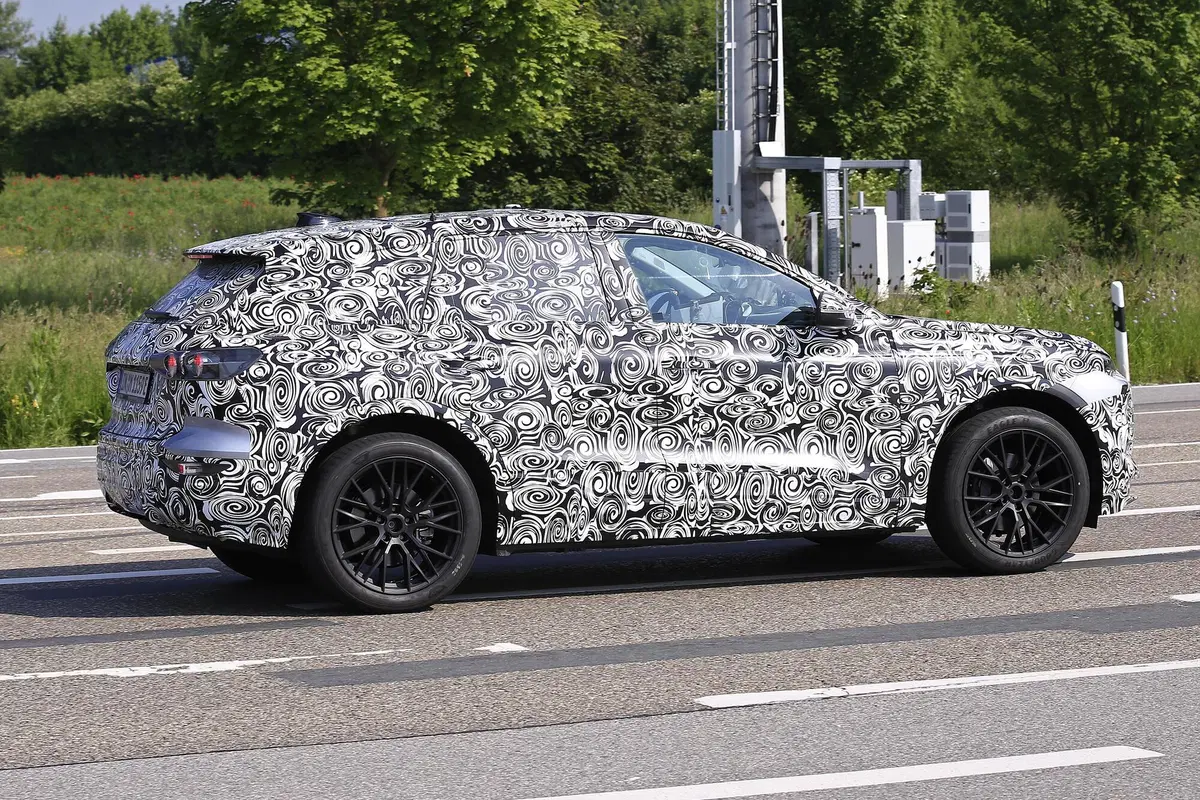 Audi Q6 e-tron, le foto spia (10)