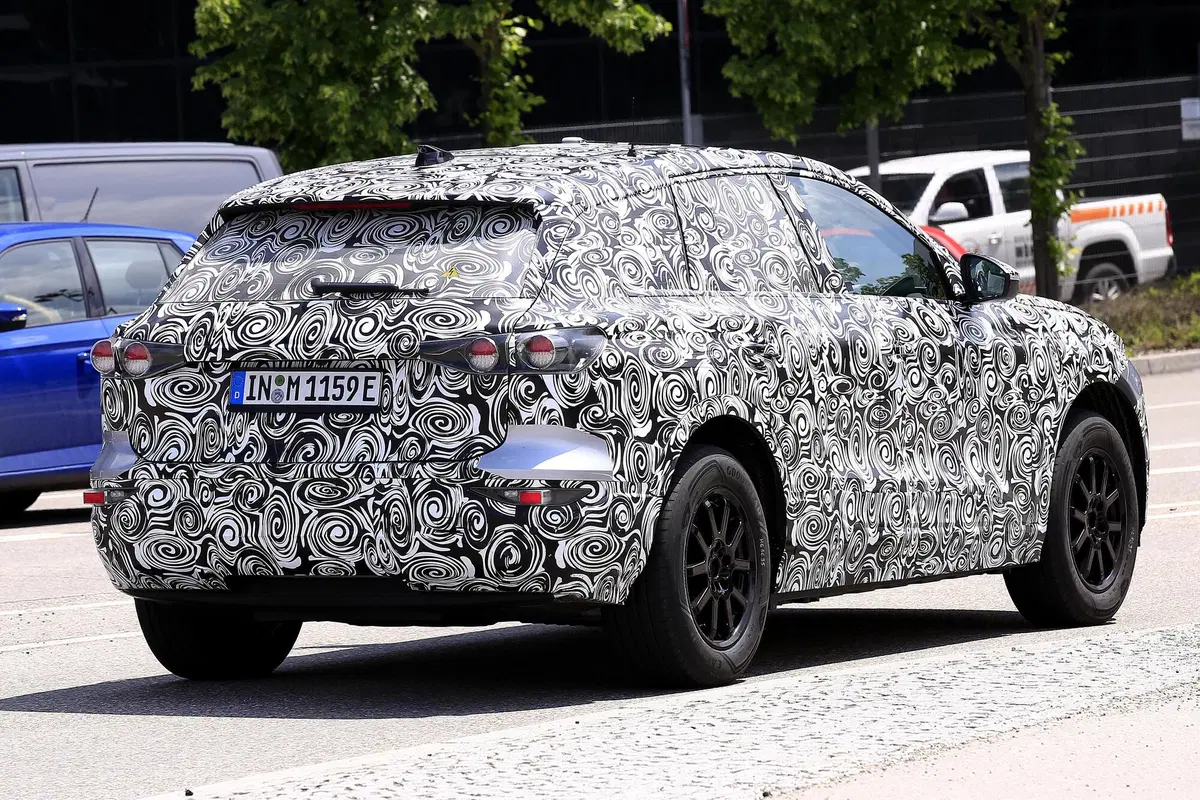 Audi Q6 e-tron, le foto spia (13)