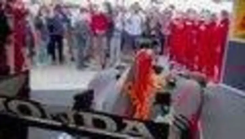 F1, La Red Bull omaggia la nazionale italiana intonando l'inno di Mameli con il V8 della RB7