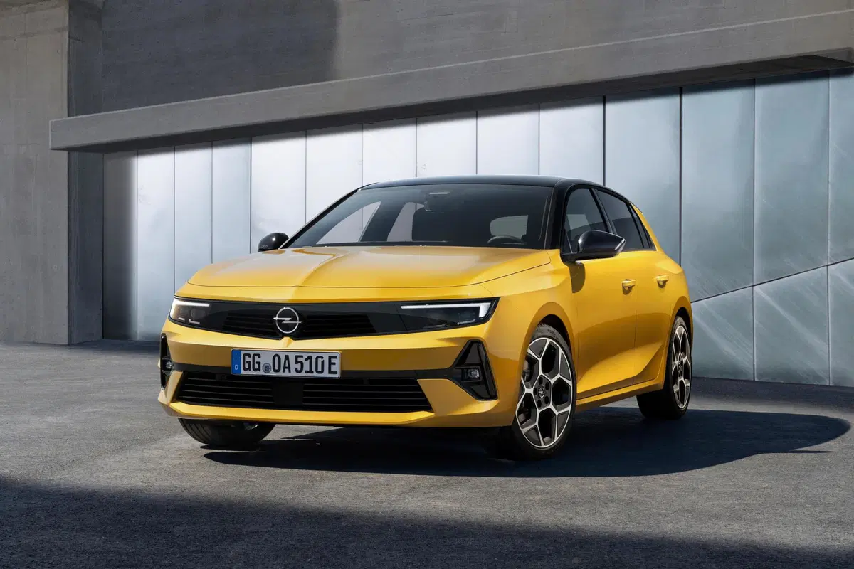 Opel Astra, ora &egrave; anche ibrida plug-in