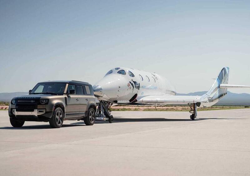 Land Rover e Virgin Galactic, turismo nello spazio con Richard Branson