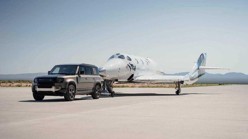 Land Rover e Virgin Galactic, turismo nello spazio con Richard Branson
