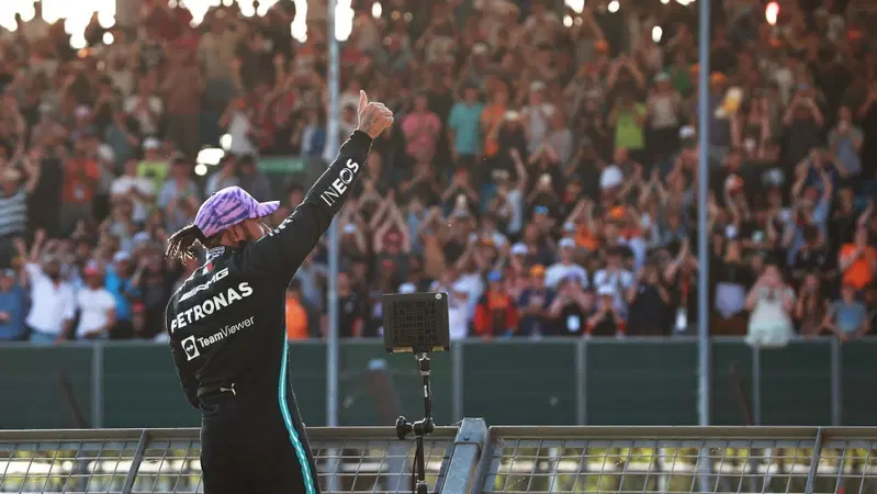 F1, Hamilton: "Speravo che l'energia dei tifosi ci avrebbe portato in prima posizione"