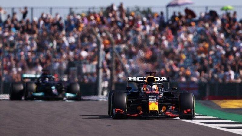 F1, GP Gran Bretagna 2021: pole per Verstappen