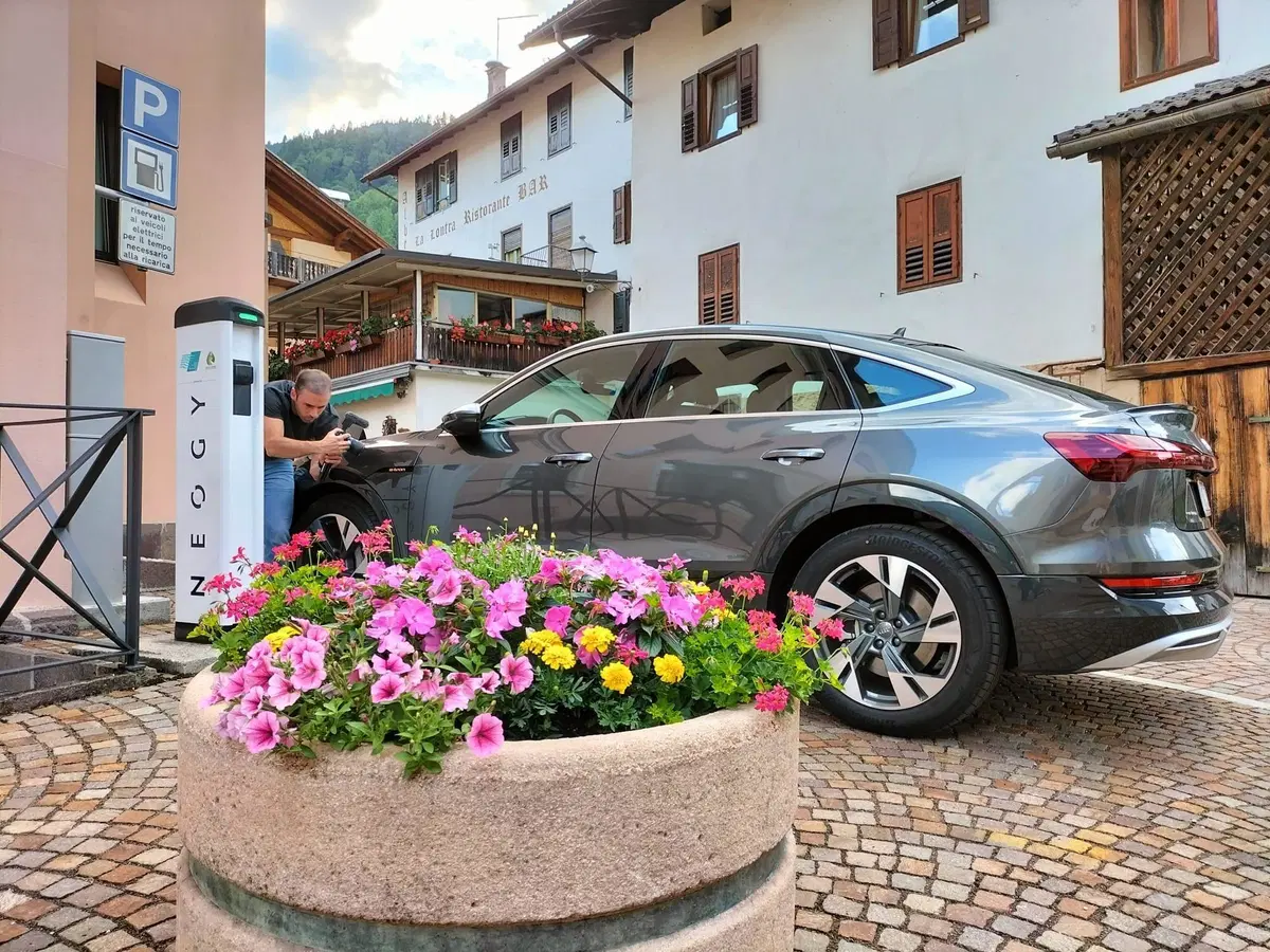 Luca Salvadori e il Trentino: un’avventura 100% green tra natura, e-bike e Audi e-tron (2)
