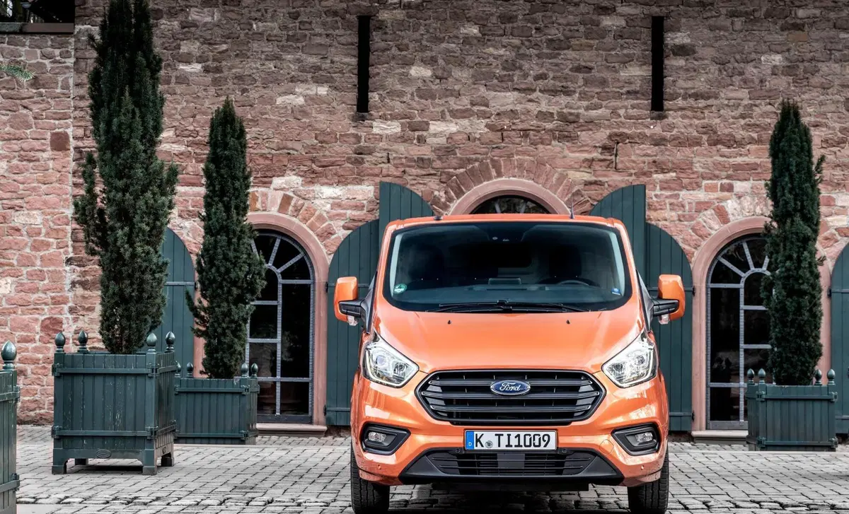 Ford Transit Custom Furgone 320 2.0 TDCi 130 PL Combi Trend (3)