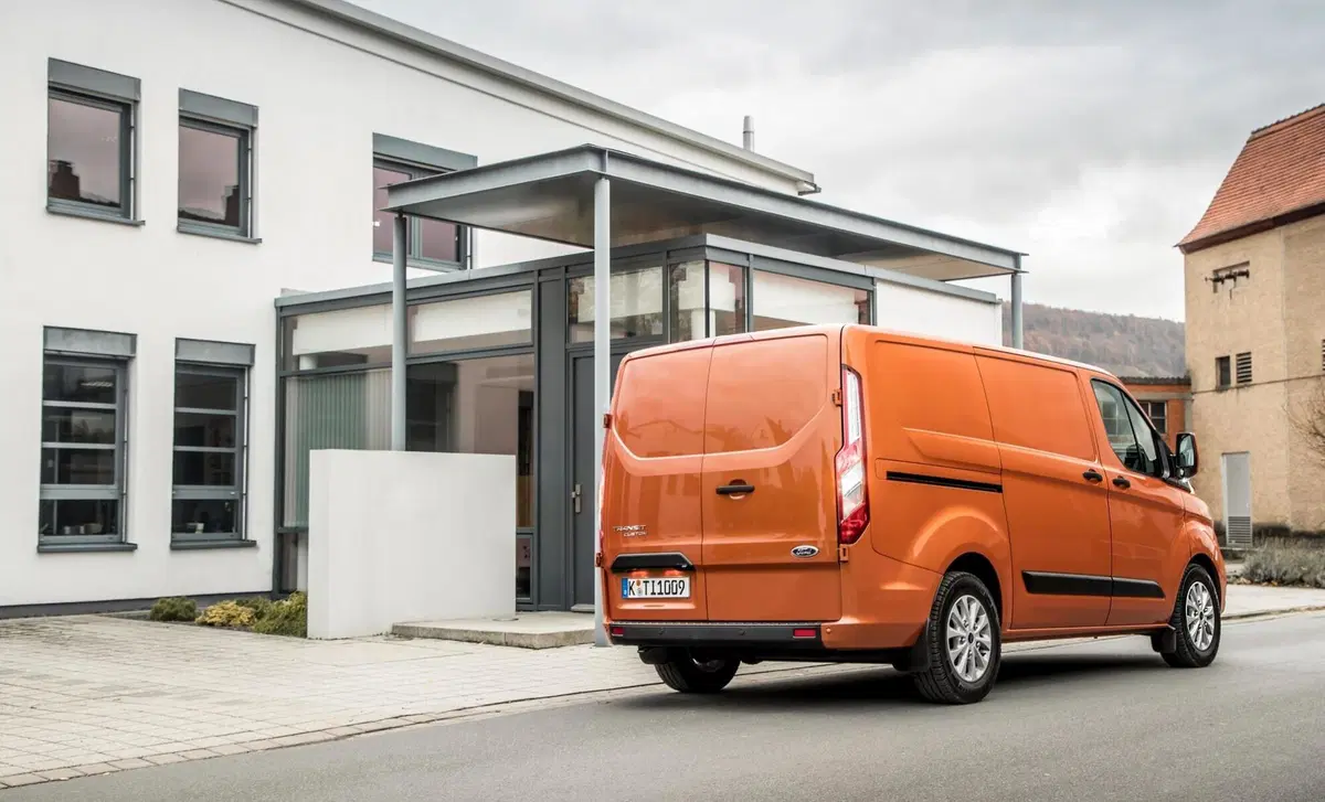Ford Transit Custom Furgone 320 2.0 TDCi 130 PL Combi Trend (4)