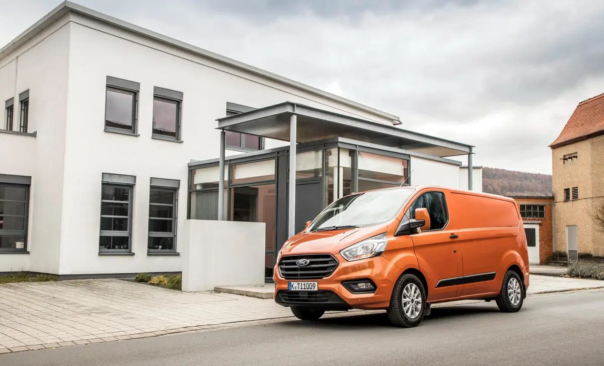Ford Transit Custom Furgone 320 2.0 TDCi 130 PL Combi Trend (5)