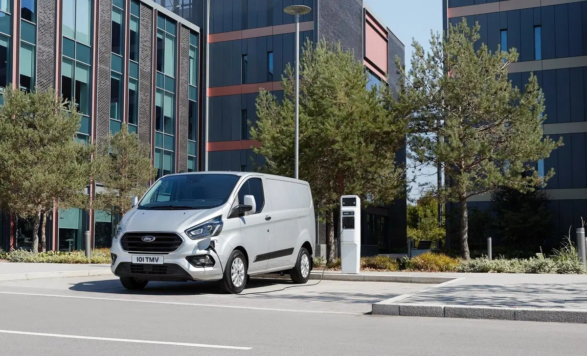 Ford Transit Custom Furgone 320 2.0 TDCi 130 PL Combi Trend (7)