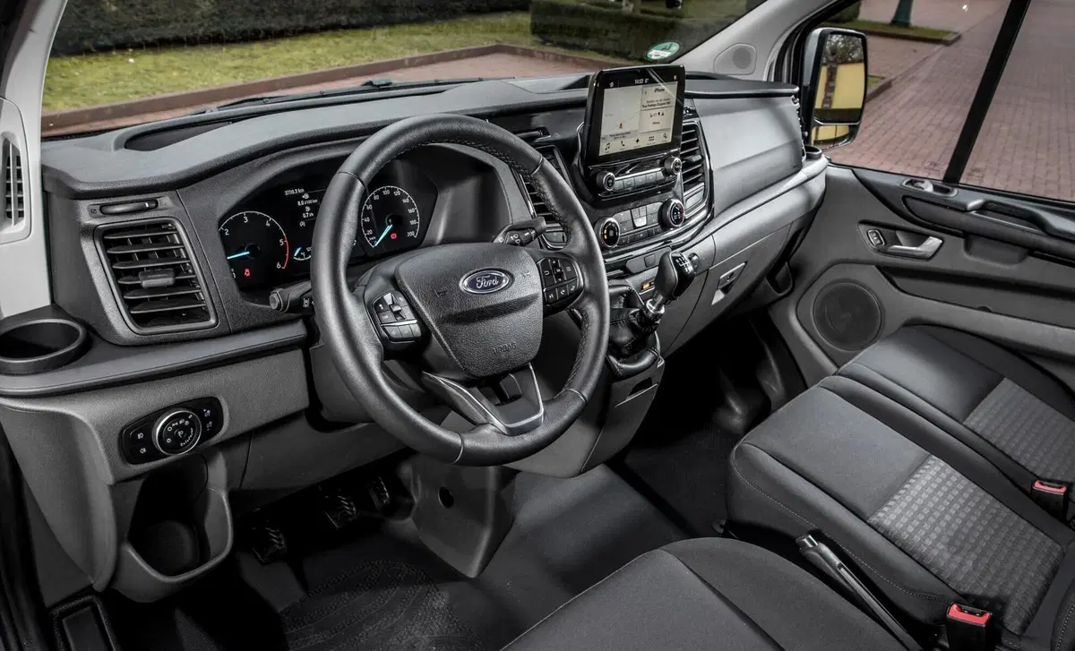 Ford Transit Custom Furgone 320 2.0 TDCi 130 PL Combi Trend (8)