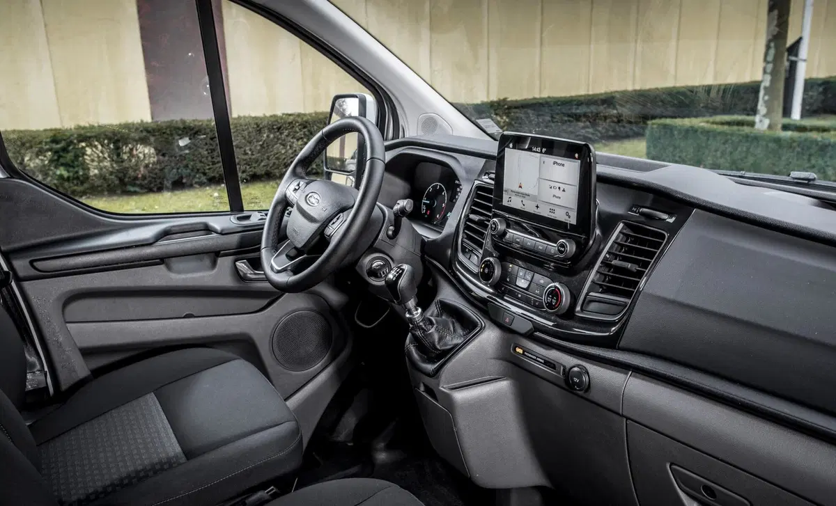 Ford Transit Custom Furgone 320 2.0 TDCi 130 PL Combi Trend (9)