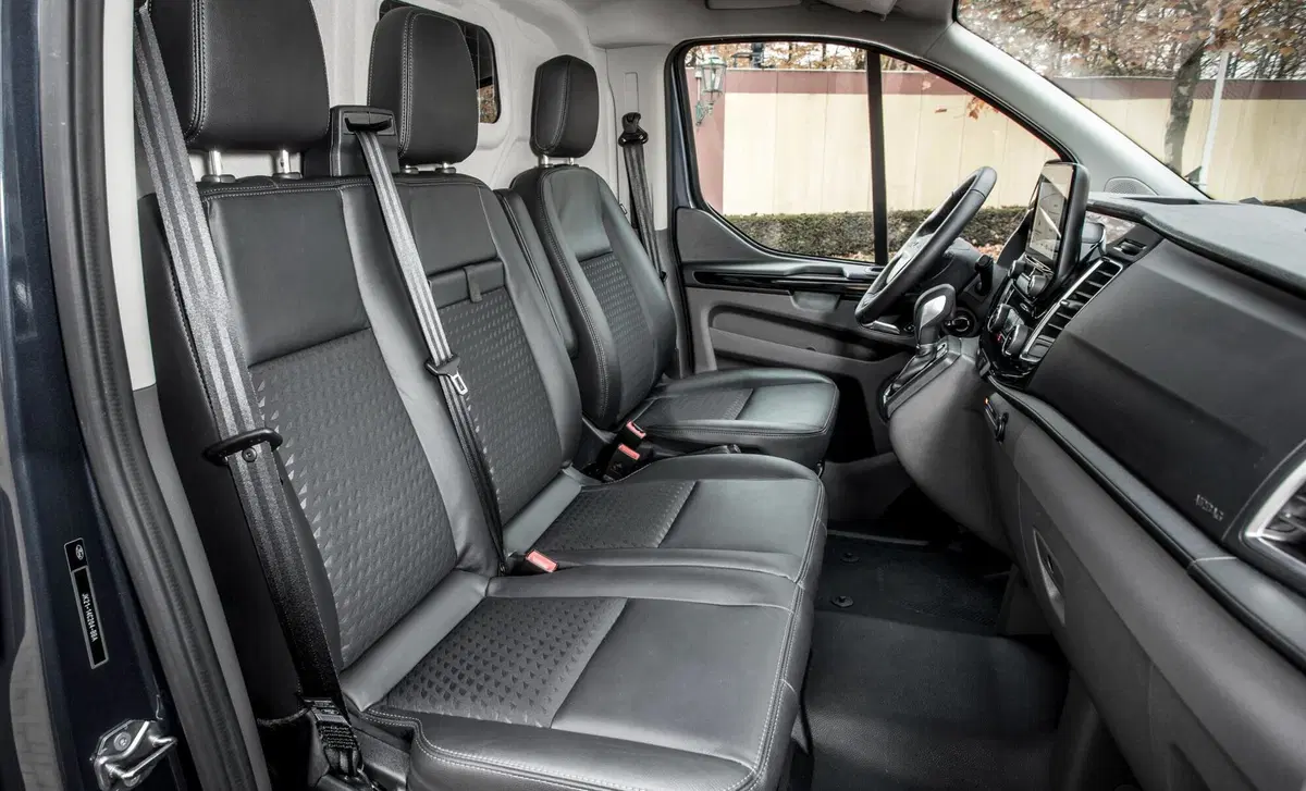 Ford Transit Custom Furgone 320 2.0 TDCi 130 PL Combi Trend (10)