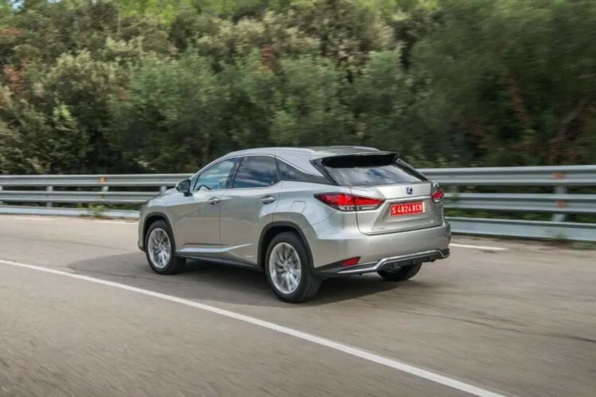 Lexus RX 450h MY2021, SUV premium ibrido 4x4: viaggiare alla grande senza pensieri (5)
