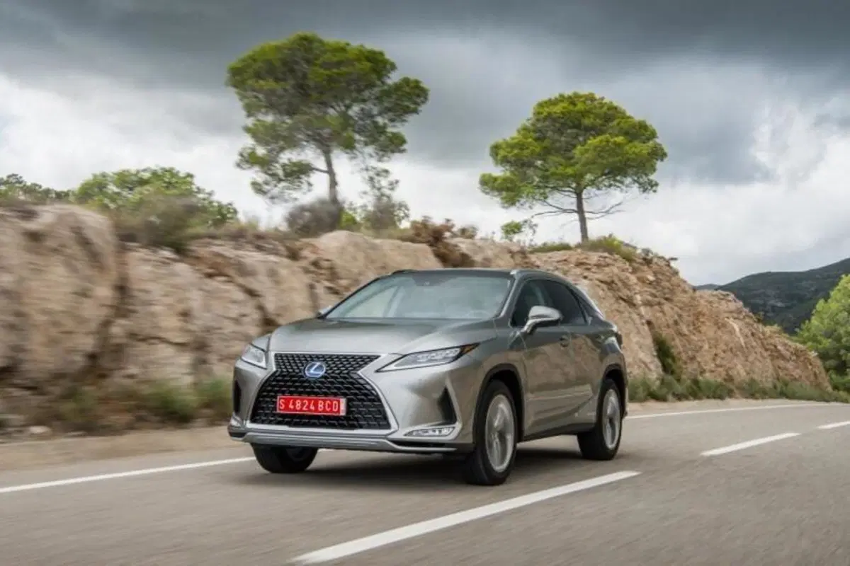 Lexus RX 450h MY2021, SUV premium ibrido 4x4: viaggiare alla grande senza pensieri (8)