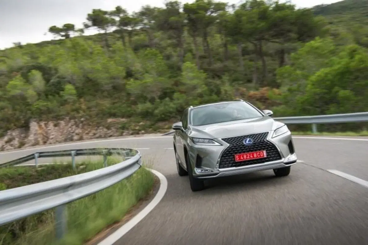 Lexus RX 450h MY2021, SUV premium ibrido 4x4: viaggiare alla grande senza pensieri (3)