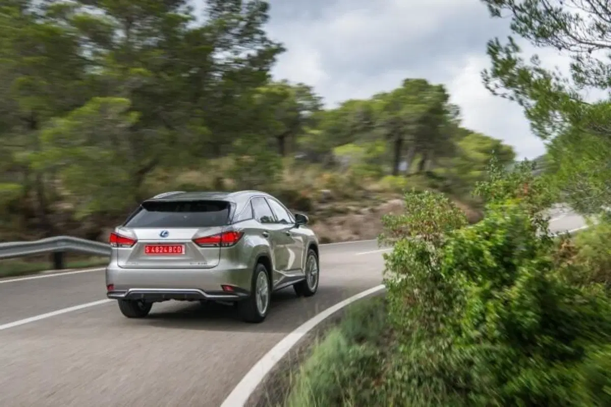 Lexus RX 450h MY2021, SUV premium ibrido 4x4: viaggiare alla grande senza pensieri (9)