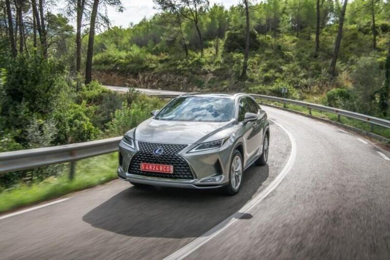 Lexus RX 450h MY2021, SUV premium ibrido 4x4: viaggiare alla grande senza pensieri