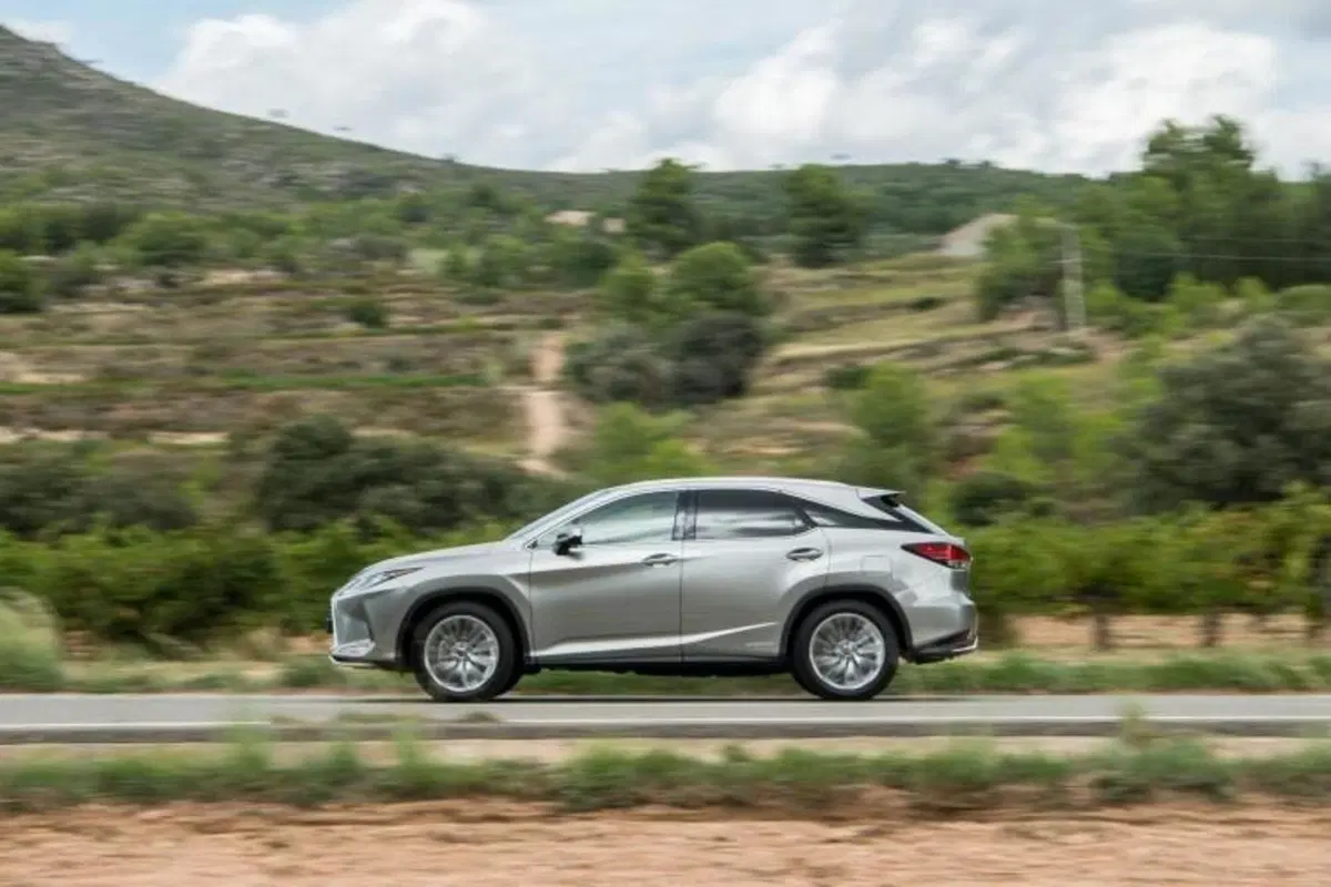 Lexus RX 450h MY2021, SUV premium ibrido 4x4: viaggiare alla grande senza pensieri (16)
