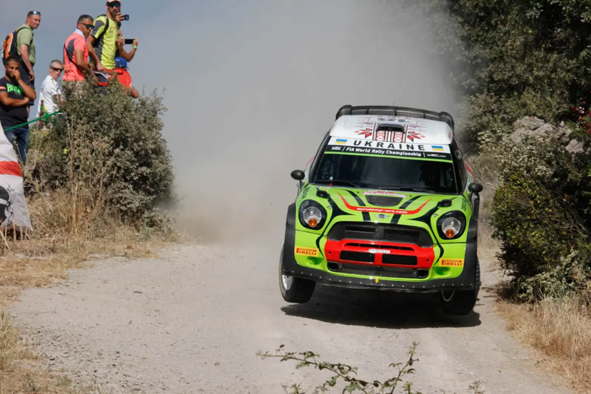 WRC16 Sardegna Italia, Marziani in Paradiso. Finalmente Neuville (Hyundai). Scandola davanti nella WR2