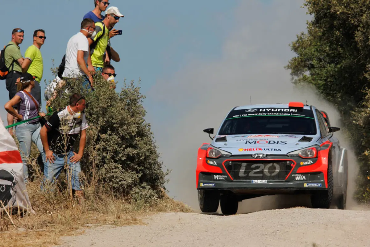 WRC16 Sardegna Italia, Marziani in Paradiso. Finalmente Neuville (Hyundai). Scandola davanti nella WR2 (2)
