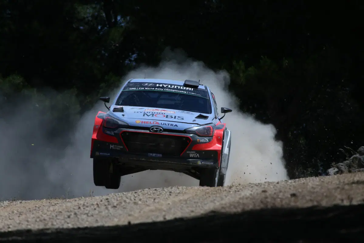 WRC16 Sardegna Italia, Marziani in Paradiso. Finalmente Neuville (Hyundai). Scandola davanti nella WR2 (11)