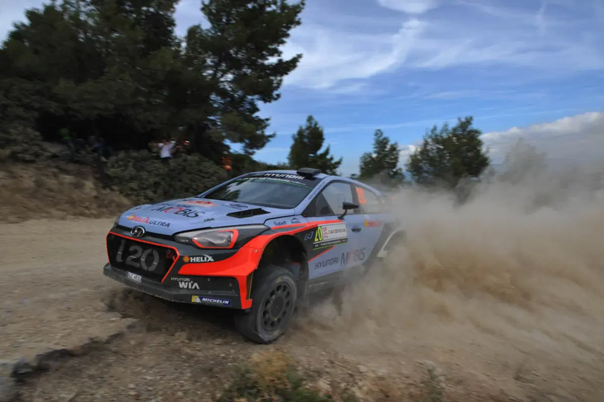 WRC16 Sardegna Italia, Marziani in Paradiso. Finalmente Neuville (Hyundai). Scandola davanti nella WR2 (14)