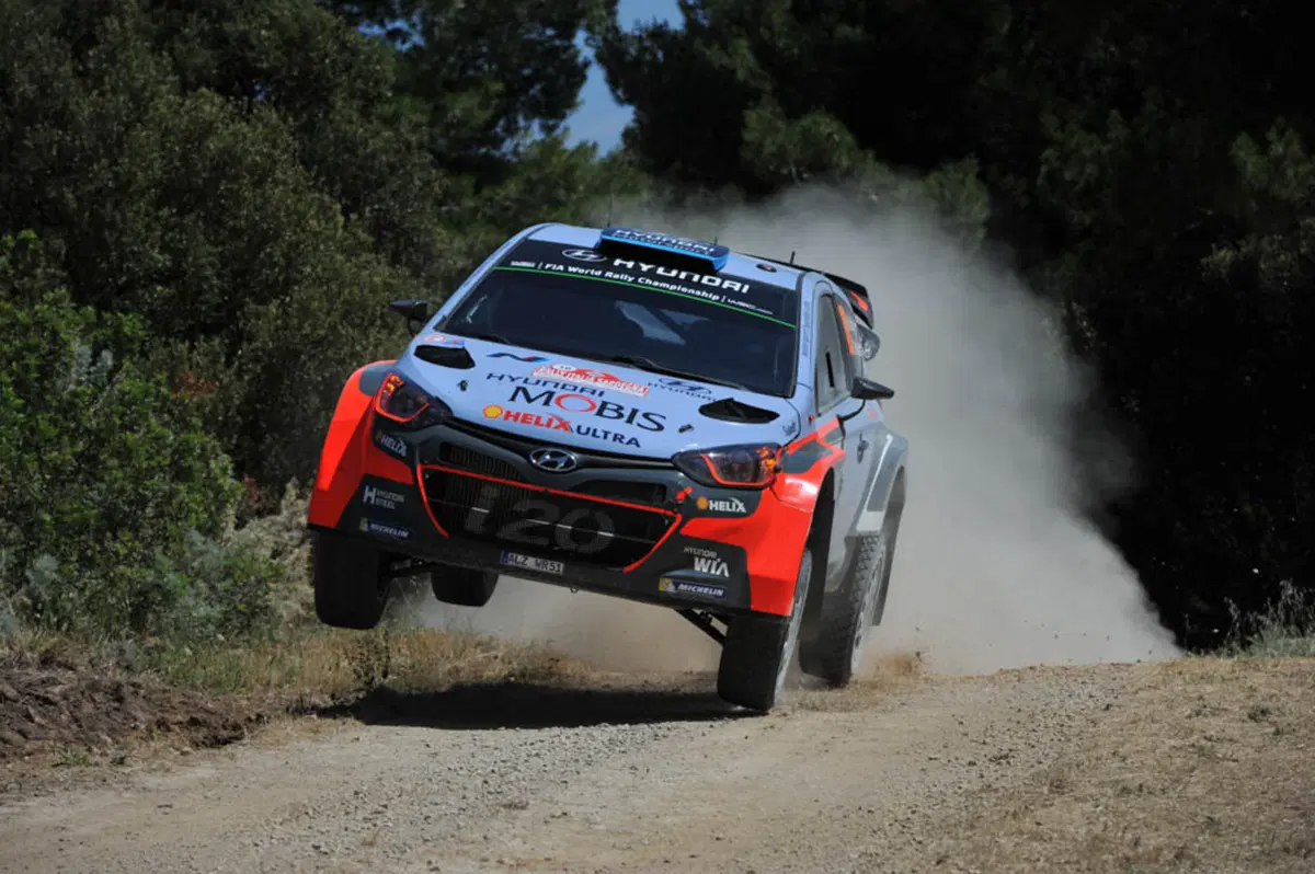 WRC16 Sardegna Italia, Marziani in Paradiso. Finalmente Neuville (Hyundai). Scandola davanti nella WR2 (26)