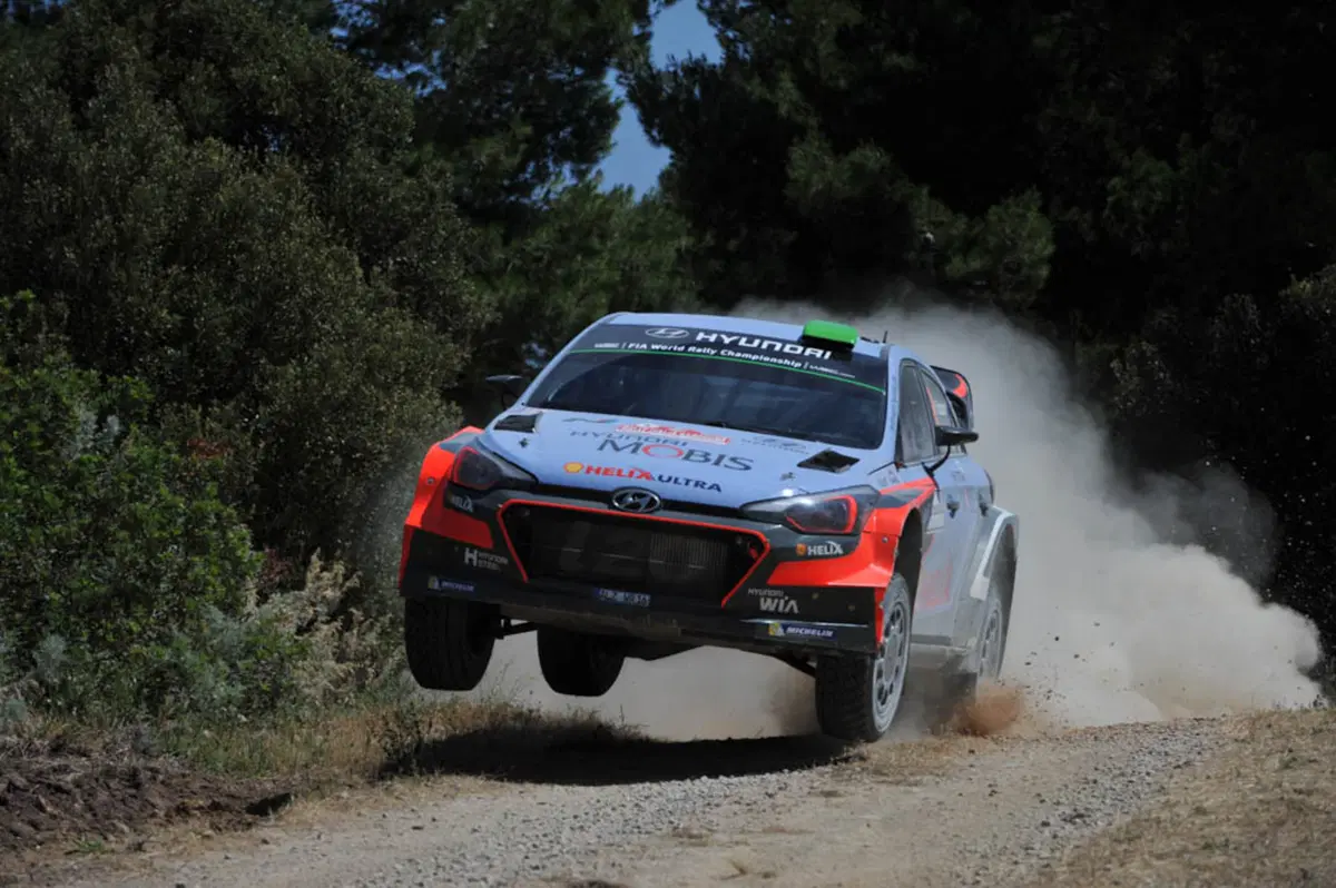 WRC16 Sardegna Italia, Marziani in Paradiso. Finalmente Neuville (Hyundai). Scandola davanti nella WR2 (29)