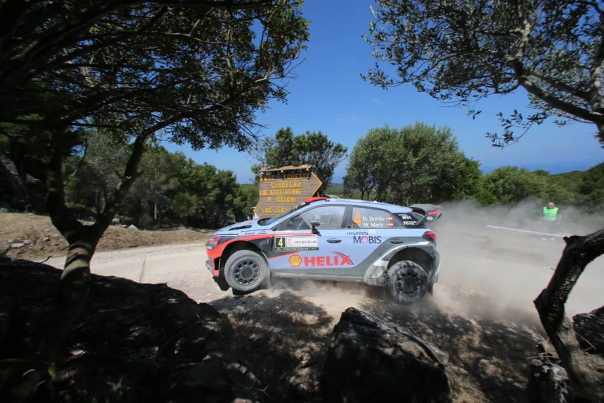 WRC16 Sardegna Italia, Marziani in Paradiso. Finalmente Neuville (Hyundai). Scandola davanti nella WR2 (42)