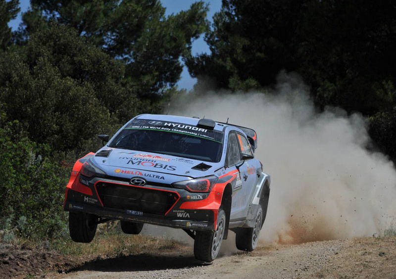 WRC16 Sardegna Italia, Marziani in Paradiso. Finalmente Neuville (Hyundai). Scandola davanti nella WRC2