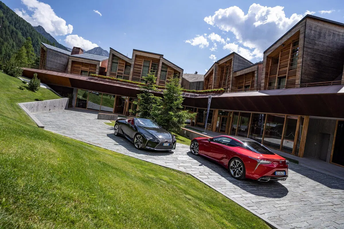 LC500 Convertible: il sogno termico educato da aprire in chiave Lexus [video] (15)