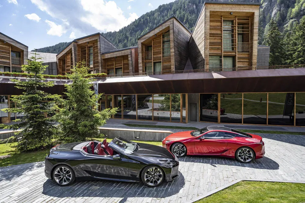 Aperta o Chiusa? Le due LC Lexus a CampZero